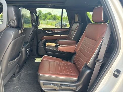 Used 2023 GMC Yukon Denali Ultimate w/ LPO, Floor Liner Package AWD/4WD image 10