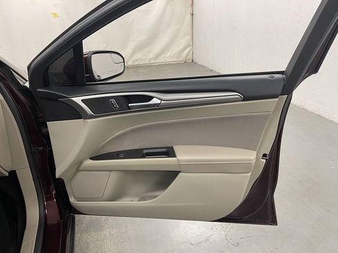 Used 2018 Ford Fusion SE w/ Fusion SE Technology Package image 8