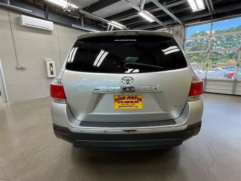 Used 2011 Toyota Highlander Limited w/ Tow Pkg AWD/4WD image 4