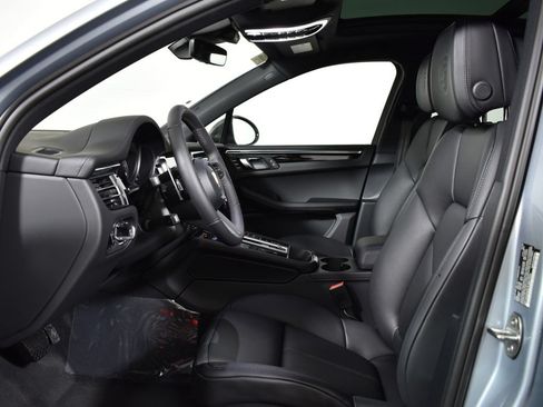 Used 2026 Porsche Macan AWD/4WD image 5