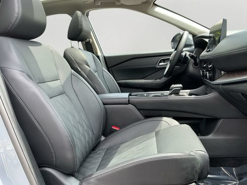 Used 2025 Nissan Rogue Platinum FWD image 12