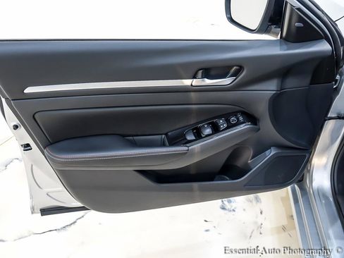 Used 2024 Nissan Altima 2.5 SR w/ SR Premium Package image 27