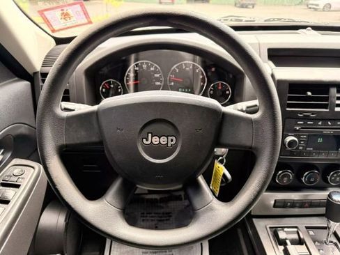 Used 2010 Jeep Liberty Sport image 14