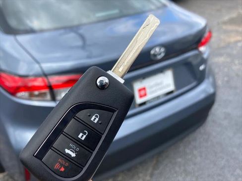 Certified 2025 Toyota Corolla LE FWD image 30