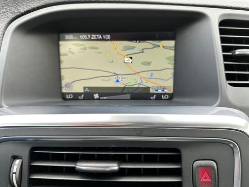 Used 2015 Volvo V60 T5 Platinum image 33