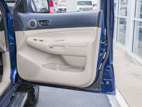 Used 2005 Toyota Tacoma PreRunner RWD image 31
