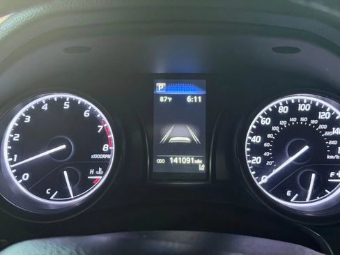 Used 2022 Toyota Camry SE FWD image 16