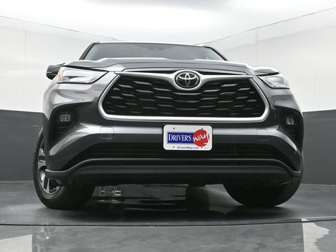 Used 2023 Toyota Highlander XLE AWD/4WD image 27