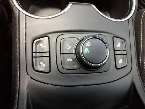 Used 2024 GMC Terrain SLE w/ Driver Convenience Package FWD image 25