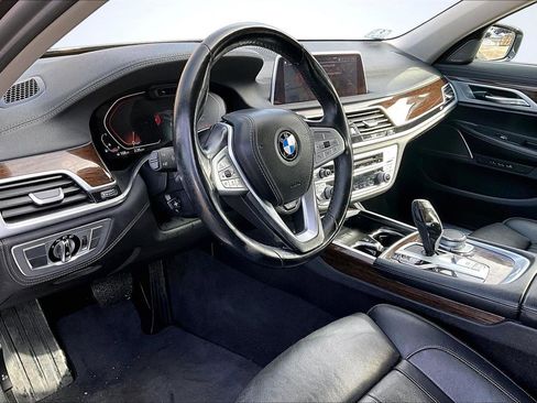 Used 2020 BMW 740i xDrive image 17