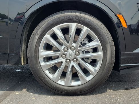 Used 2025 Cadillac XT6 Premium Luxury w/ LPO, Floor Liner Package AWD/4WD image 5