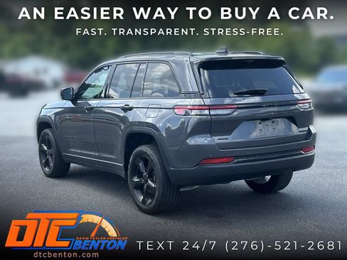 Used 2025 Jeep Grand Cherokee Limited w/ Luxury Tech Group II AWD/4WD image 5