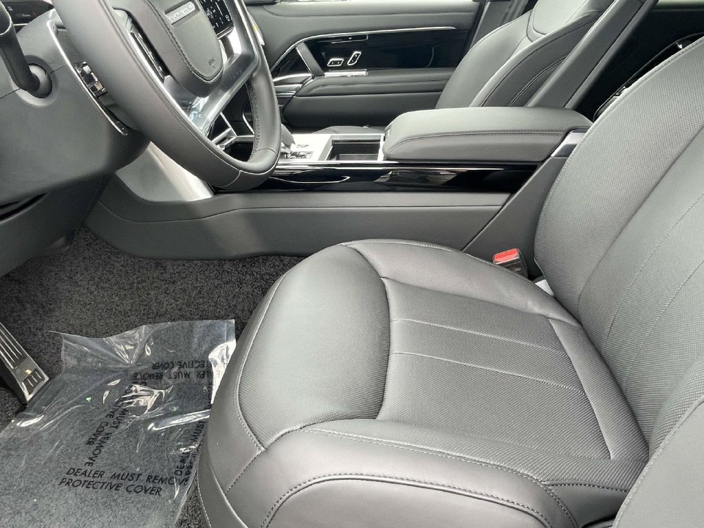 New 2026 Land Rover Range Rover Long Wheelbase SE AWD/4WD image 9