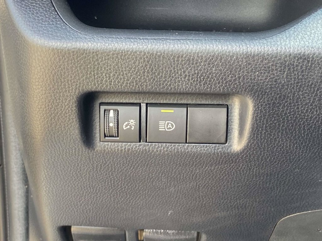 Used 2020 Toyota RAV4 LE AWD/4WD image 26