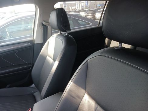 Used 2023 Volkswagen Tiguan SE FWD image 5