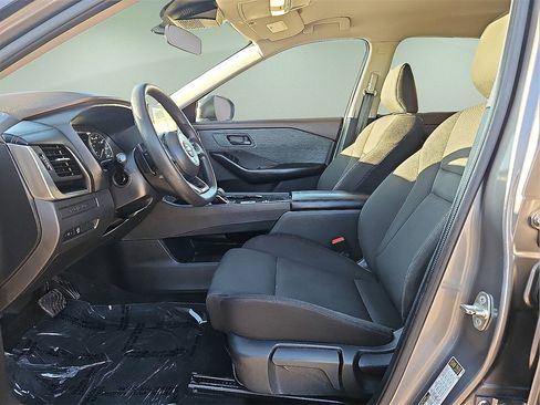 Used 2023 Nissan Rogue S image 19