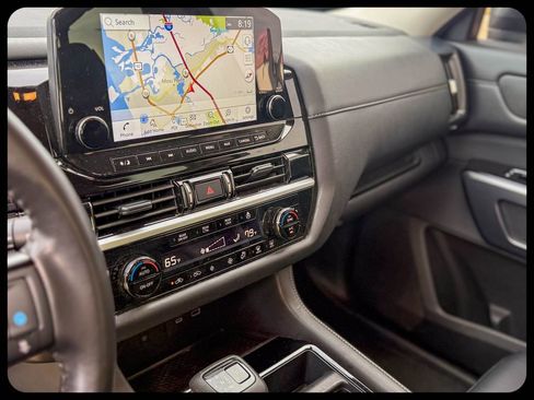 Used 2024 Nissan Pathfinder SL image 23