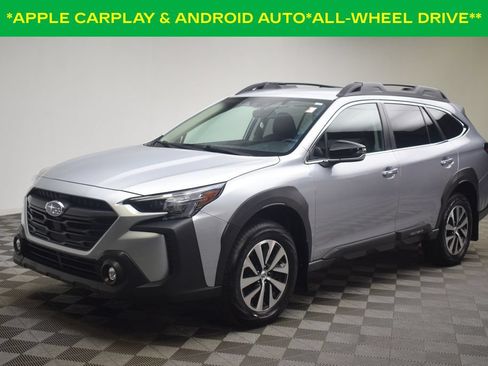 Used 2025 Subaru Outback Premium AWD/4WD image 3