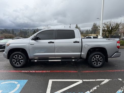 Used 2018 Toyota Tundra SR5 w/ TRD Off Road Package image 5