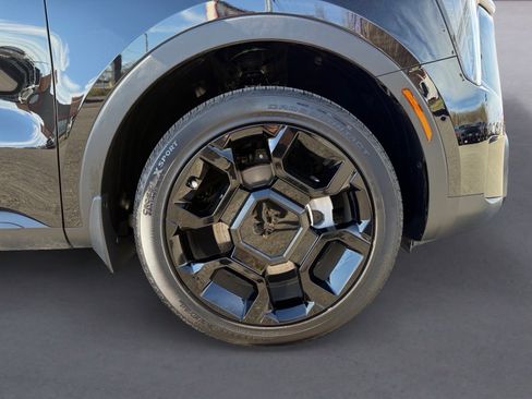 Used 2025 Kia Sorento SX image 9