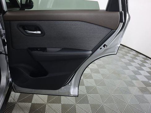 Used 2022 Nissan Rogue SV image 23