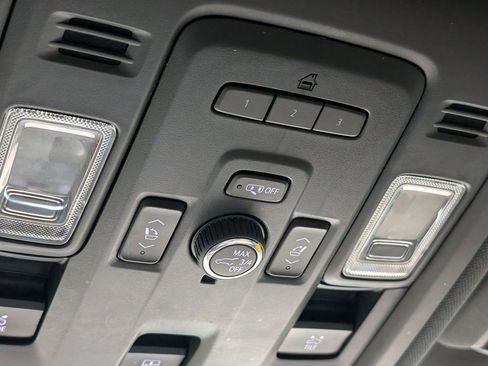 Used 2021 Chevrolet Suburban Premier image 34