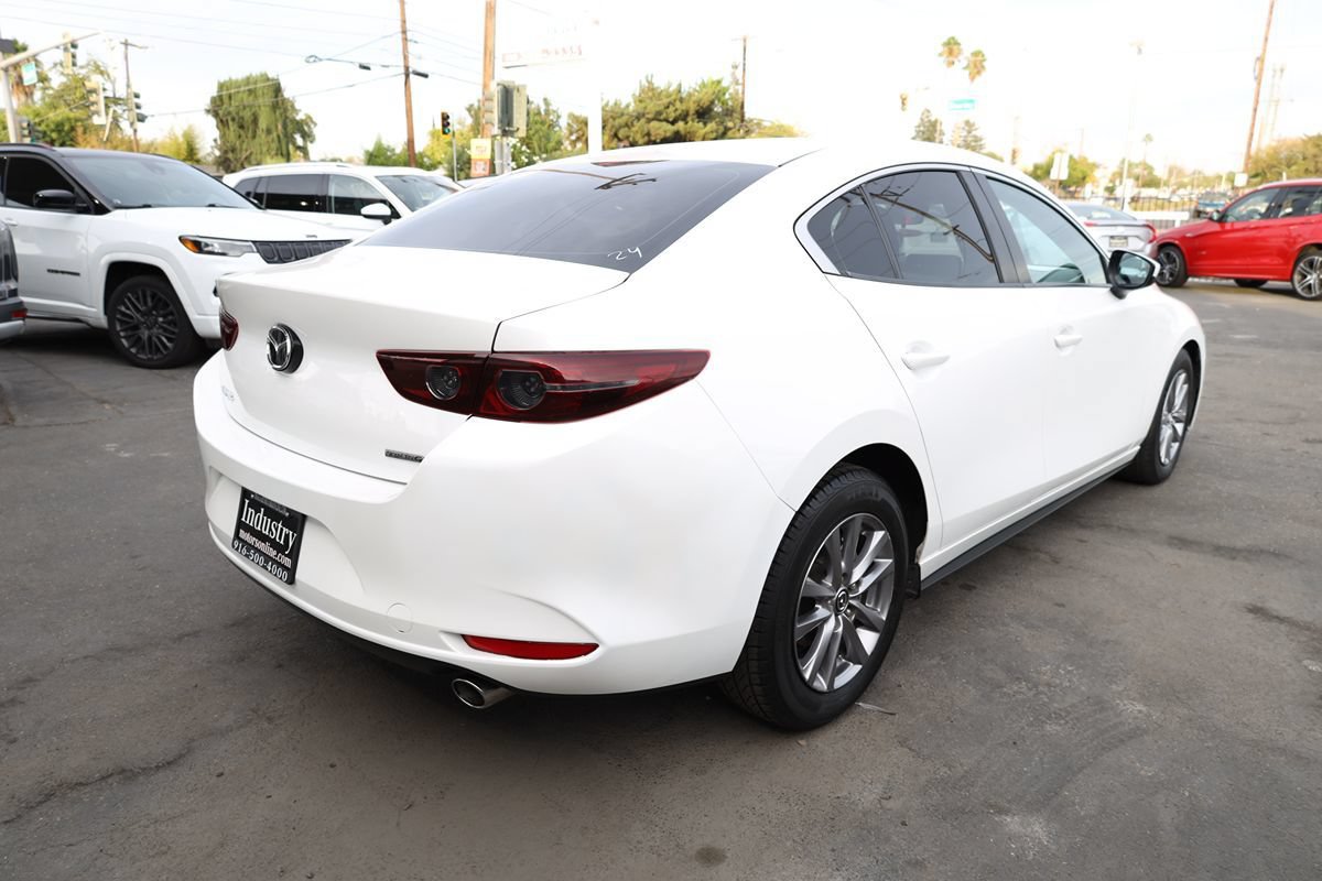 Used 2019 MAZDA MAZDA3 Sedan FWD image 4
