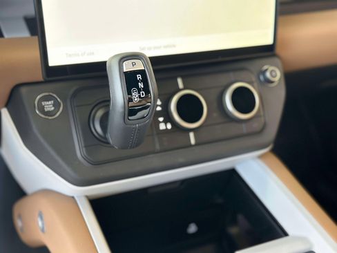 New 2026 Land Rover Defender 110 X-Dynamic SE image 18