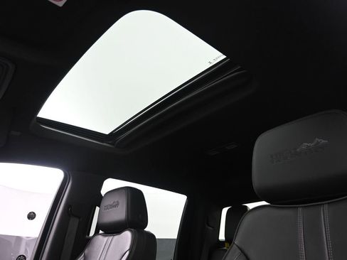 Used 2022 Chevrolet Silverado 3500 High Country image 17