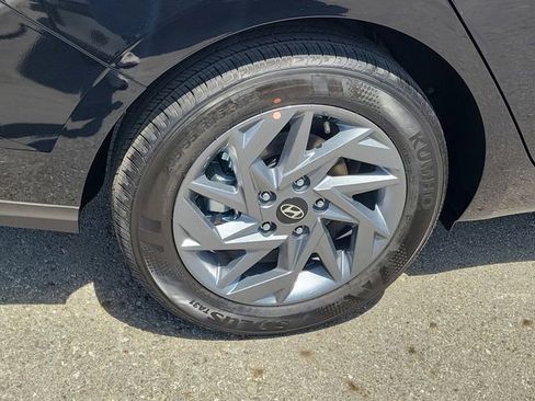 New 2026 Hyundai Elantra Hybrid FWD image 27