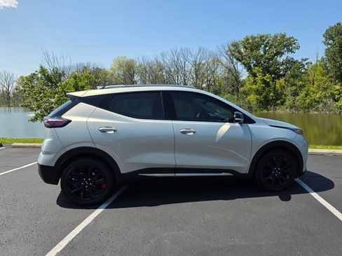 Used 2023 Chevrolet Bolt EUV Premier w/ Redline Edition FWD image 5