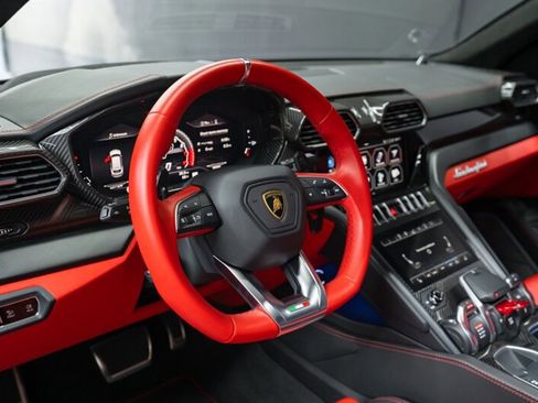 Used 2021 Lamborghini Urus image 24