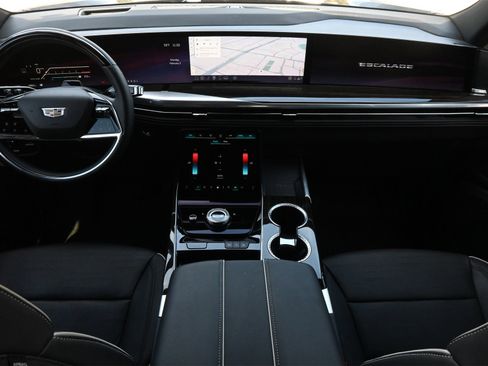 Used 2025 Cadillac Escalade ESV Premium Luxury w/ LPO, Floor Liner Package image 7