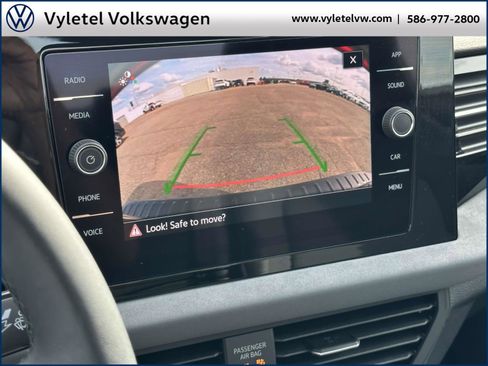 Certified 2025 Volkswagen Jetta SE w/ Sunroof Package image 26