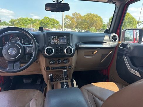 Used 2014 Jeep Wrangler Unlimited Sahara w/ Connectivity Group image 10
