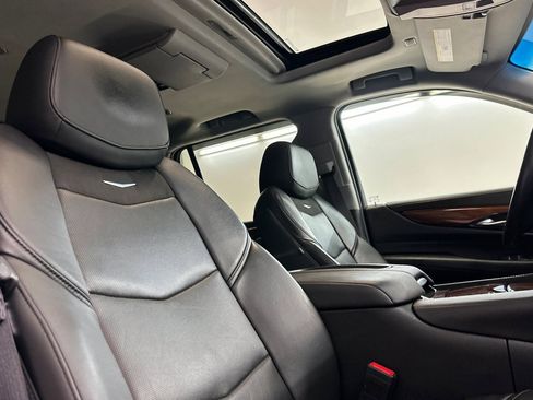 Used 2018 Cadillac Escalade Premium Luxury image 31