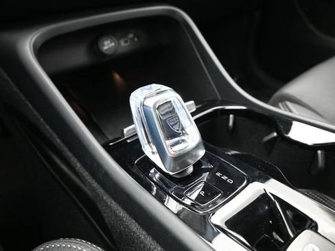 Used 2024 Volvo XC40 B5 Plus w/ Climate Package AWD/4WD image 12