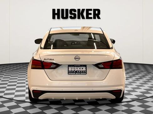 Used 2025 Nissan Altima 2.5 SV FWD image 6