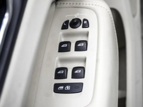 Used 2023 Volvo XC60 T8 Ultimate w/ Climate Package AWD/4WD image 34