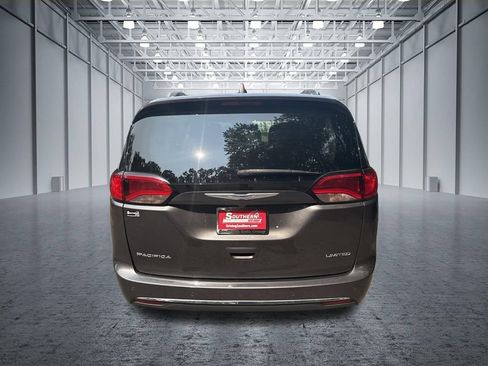 Used 2020 Chrysler Pacifica Limited FWD image 4