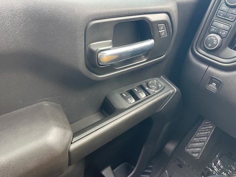 Used 2025 Chevrolet Silverado 1500 Custom Trail Boss w/ Dark Appearance Package image 19