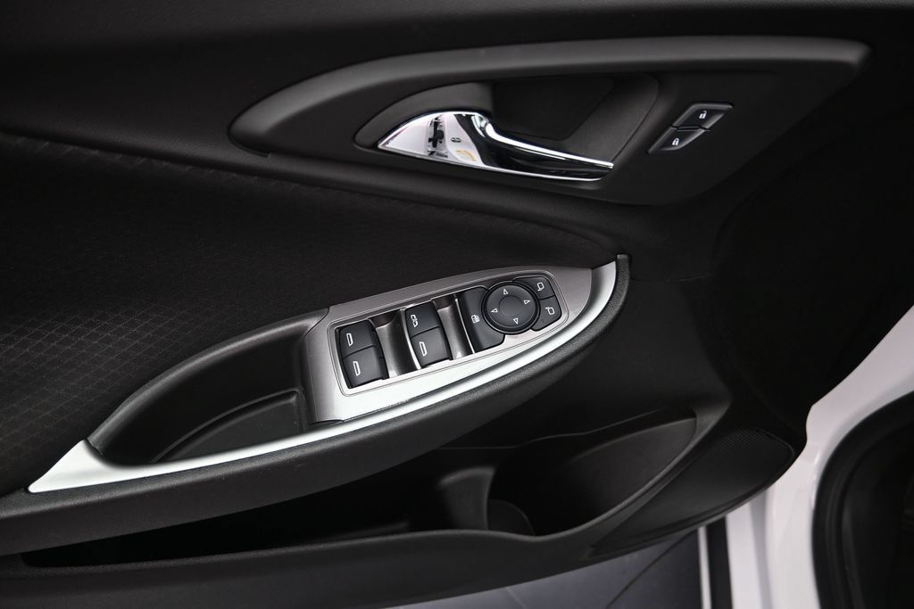 Certified 2025 Chevrolet Malibu LT FWD image 11