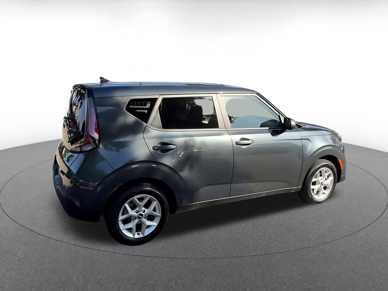 Used 2025 Kia Soul LX w/ LX Technology Package FWD image 14