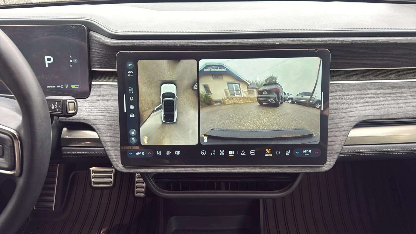 Used 2023 Rivian R1S Adventure Dual AWD/4WD image 10