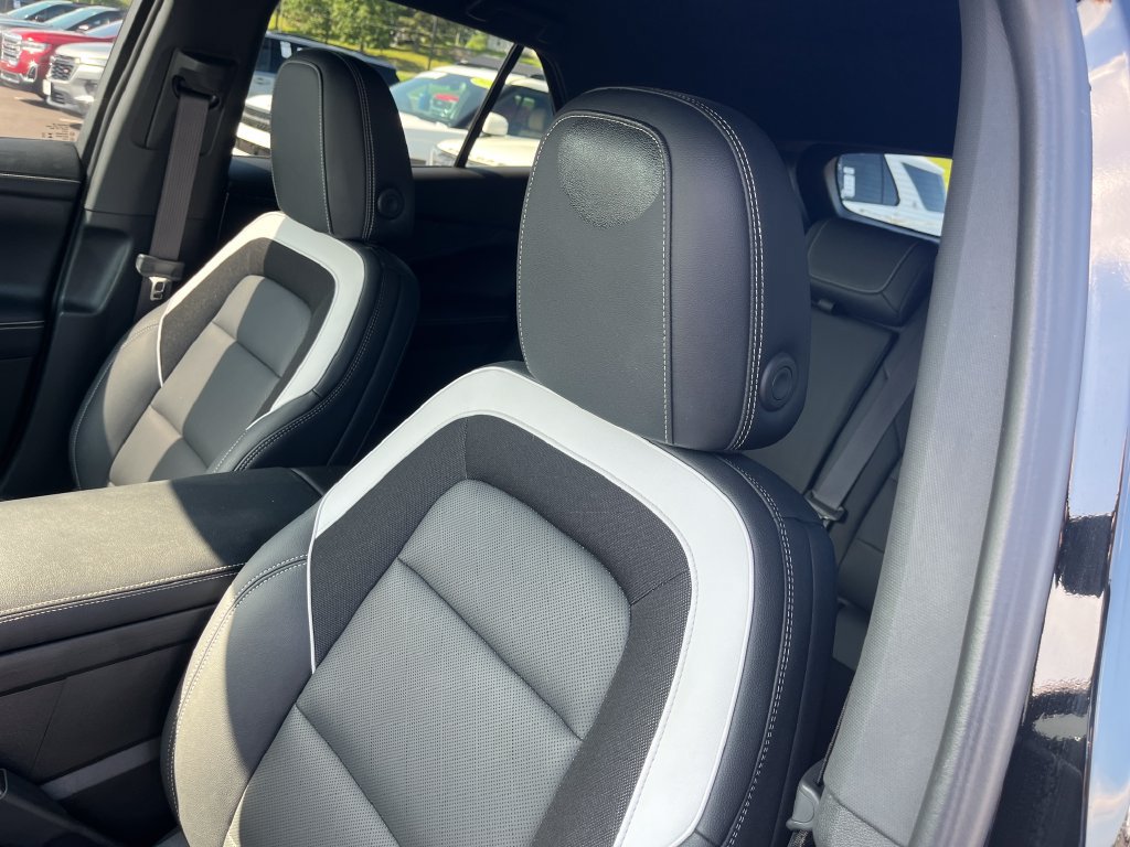 Used 2024 Chevrolet Blazer EV LT AWD/4WD image 11