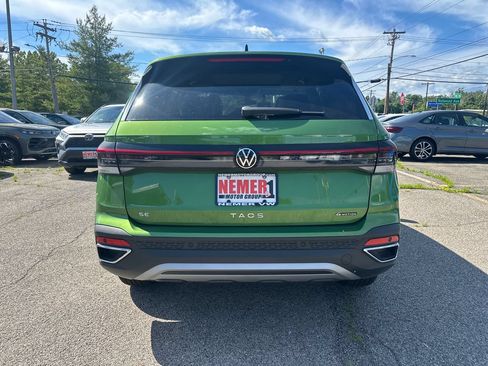 New 2026 Volkswagen Taos SE AWD/4WD image 3