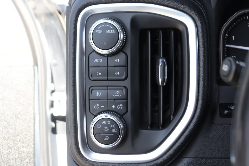 Used 2022 GMC Sierra 2500 Denali w/ Denali Ultimate Package AWD/4WD image 23