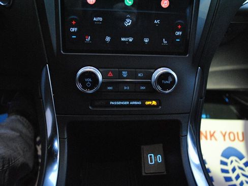 Used 2024 Ford Edge Titanium image 25