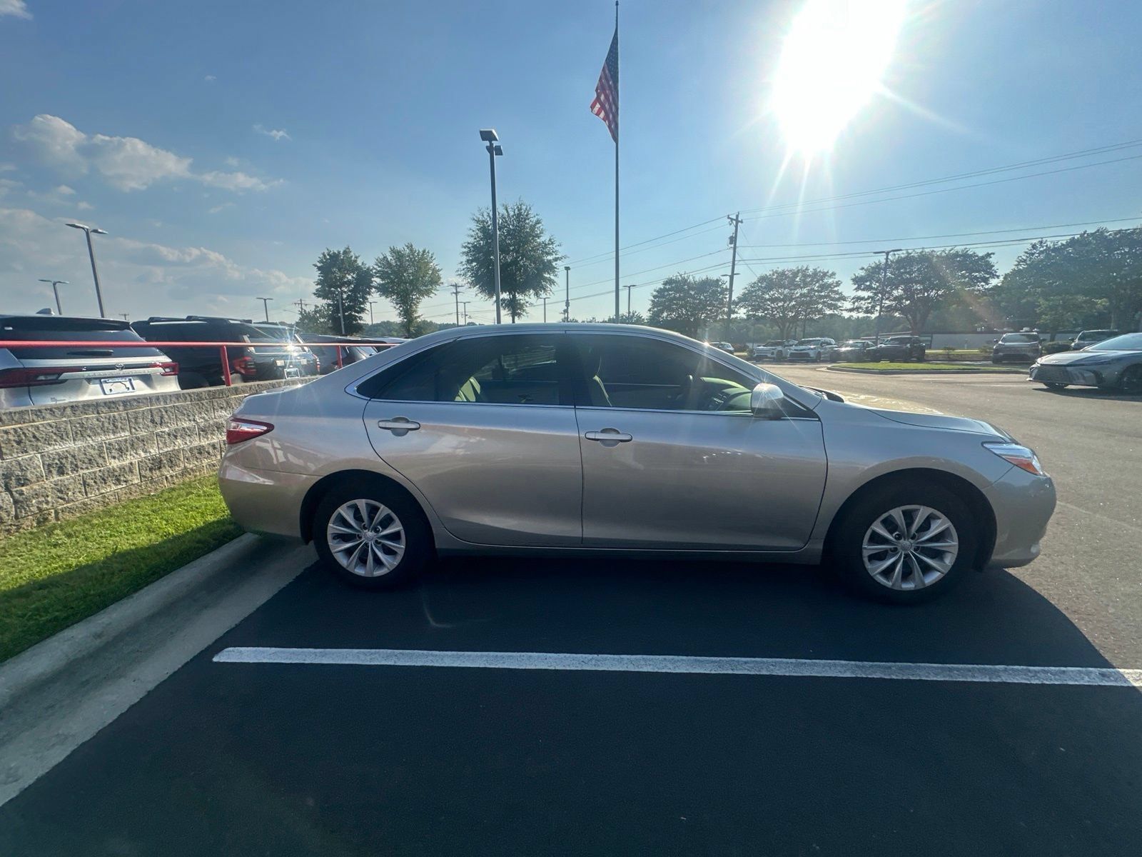 Used 2017 Toyota Camry LE FWD image 14