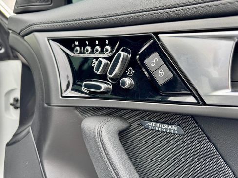 Used 2017 Jaguar F-TYPE Coupe image 21